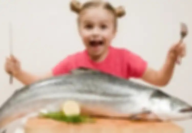 Ikan Memang Punya Banyak Manfaat, Tapi Jika Bayi Anda Alami 3 Hal ini, Maka Dia Tidak Boleh Memakannya