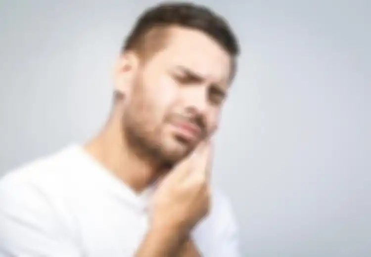 3 Obat Alami Paling Efektif Atasi Sakit Gigi, Salah Satunya 'Teh' Bawang Putih!