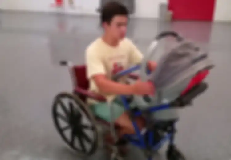 Hari Disabilitas Internasional: Remaja 16 Tahun Ini Ciptakan Kereta Bayi Khusus Untuk Ibu Penyandang Disabilitas