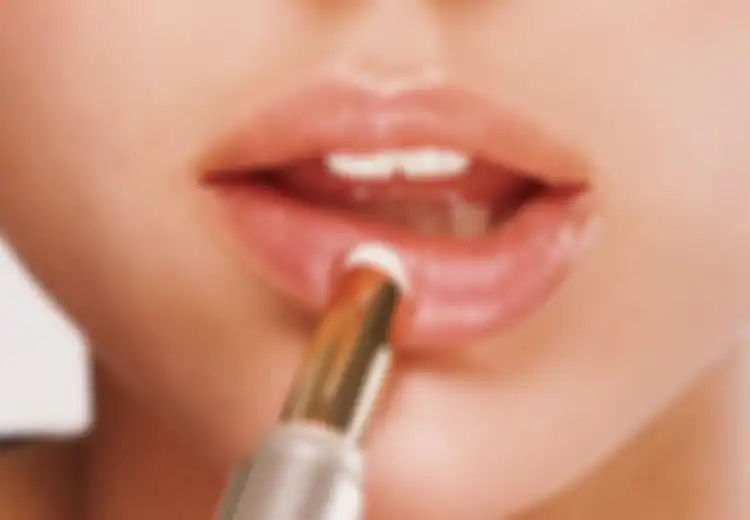 Bibir Anda Butuh Pelembab? Ini 5 Hal yang Tidak Anda Ketahui tentang Lip Balm