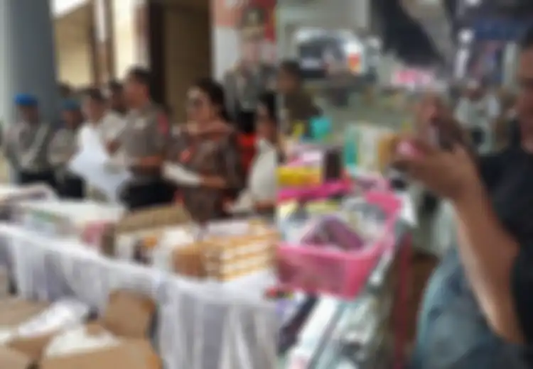 Polisi Bongkar Kosmetik Oplosan di Kediri: Ini Tips Memilih Kosmetik yang Aman