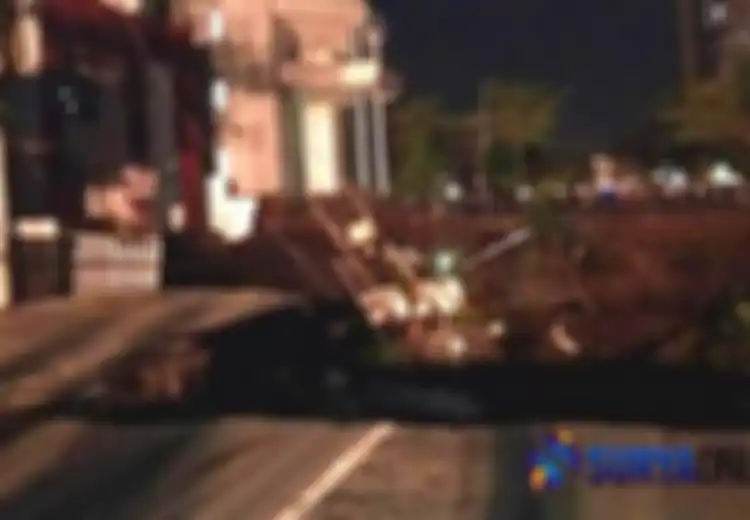 Ngeri, Inilah Foto-foto Jalan Gubeng Surabaya yang Ambles Sedalam Sekitar 10 Meter dan Panjang 50 Meter
