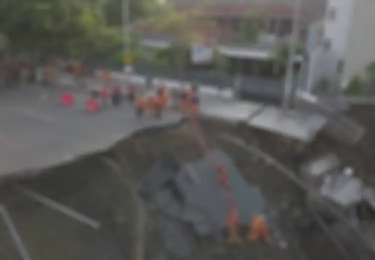Menurut Ahli Geologi, Ini 2 Penyebab Jalan Gubeng Surabaya Ambles