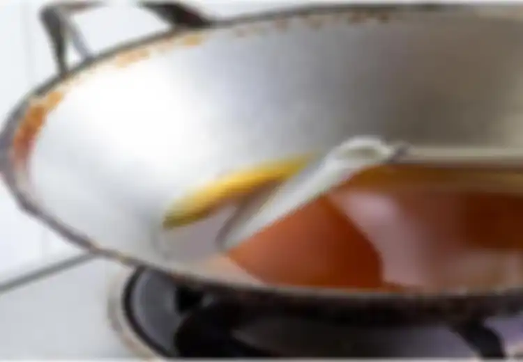 Berhenti Makan Masakan Pedagang Kaki Lima yang Digoreng dengan Minyak 'Bekas'! Ini Bahayanya