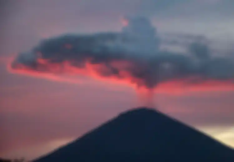 Artikel Terpopuler 2018: Meletusnya Gunung Agung Akan Jadi Berita Bahagia Bagi Kehidupan Umat Manusia