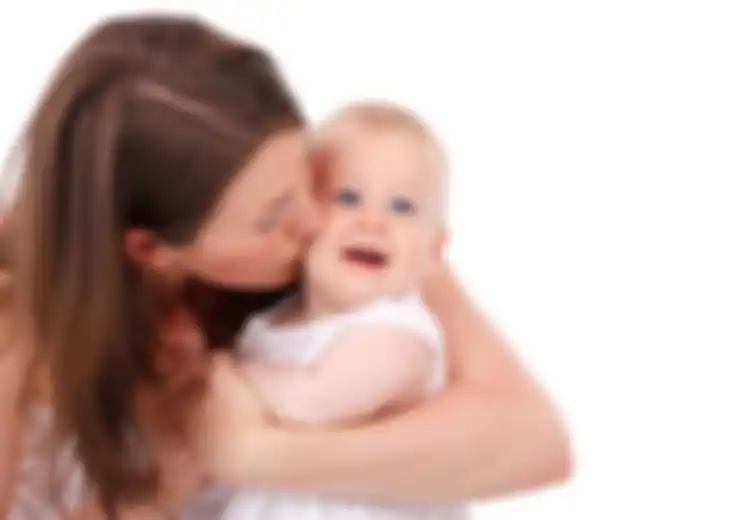 Bayi Tewas Karena Dicium: Ini 3 Bahaya Kesehatan Bila Bayi Dicium