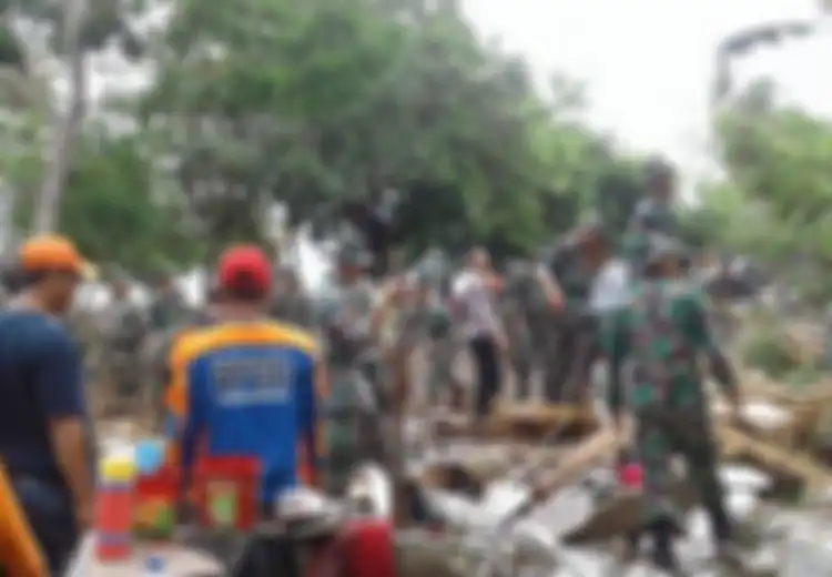 Dari Sukarelawan Hingga Dokter Berlomba Mencari Korban Selamat Tsunami Banten
