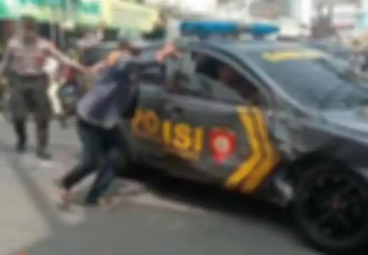 Truk Tabrak Mobil Polisi Pengawal Tahanan: Sebenarnya Kendaraan Apa Saja yang Wajib Didahulukan di Jalan Raya?