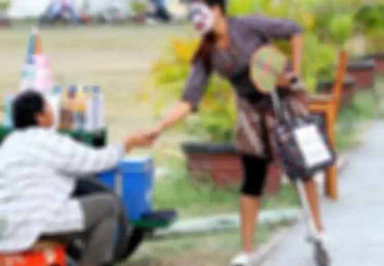 Temui 'Si Gila' Inem Jogja, Mantan Dosen Bergelar Magister yang Pilih Bantu Pedagang Jalanan