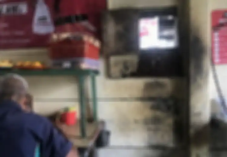 Kisah Pemilik Warung Nasi lewat Lubang di SCBD, Omzet Bisa Sampai Rp 3.000.000 Per Hari