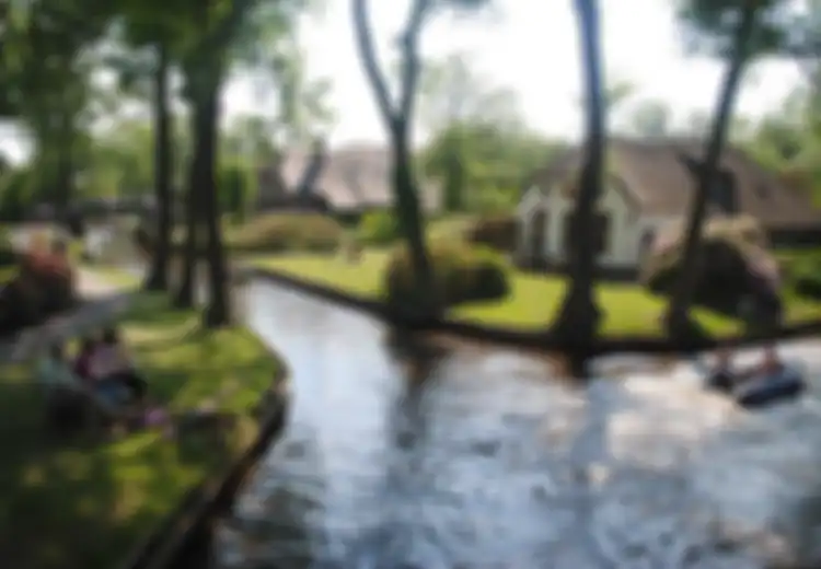 Inilah Desa Giethoorn, Desa Tenang yang Tak Miliki Jalan dan Kendaraan