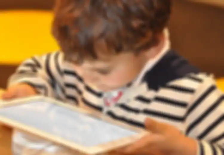 Viral Anak 'Ngamuk' Tak Mau Mudik karena Kecanduan Gadget, Bukti Memberi Anak Gadget Sama dengan Memberinya Kokain?