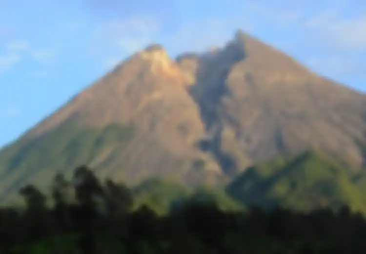 Abu Gunung Merapi Jangkau 10 KM, Masyarakat Diimbau Sedia Masker