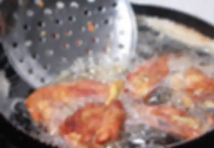 Jangan Sampai Bau! Begini Cara Simpan Minyak Goreng Bekas Agar Bisa Digunakan Memasak Lagi