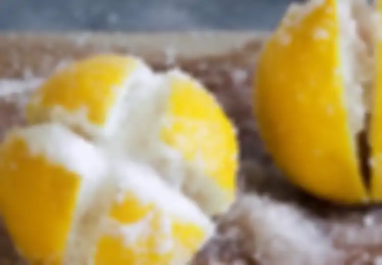 Potong Lemon Jadi 4 Bagian Lalu Isi dengan Garam, Letakkan di Dapur dan Rasakan Sendiri Hasilnya yang Luar Biasa!