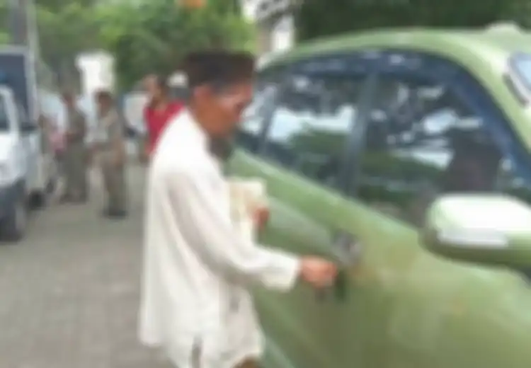Kisah di Balik Foto Viral Pengemis Bogor yang Disebut Punya Mobil Avanza
