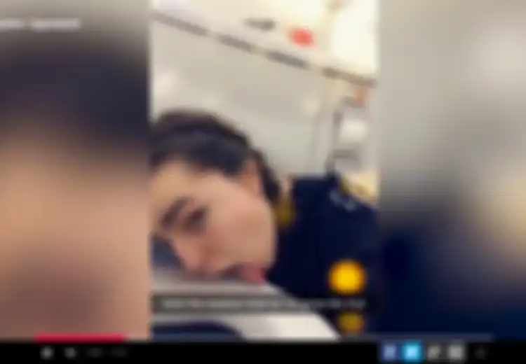 Viral Video Wanita Jilat Kursi Toilet Pesawat: Ini Bakteri dan Penyakit yang Bisa Menular Lewat Kursi Toilet