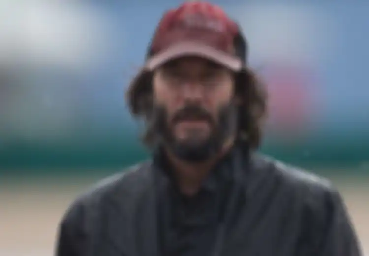 Pesawat yang Ditumpanginya Mendarat Darurat, Keanu Revees Pilih Naik Bus Bareng Penumpang dan Menghibur Mereka