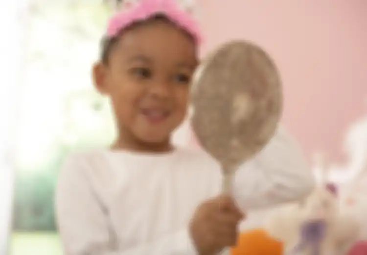 Pernahkah Menemukan Anak Anda Sedang Berbicara Sendiri? Ternyata Berbicara dengan Diri Sendiri Ada Manfaatnya untuk Otak, Ini Dia!