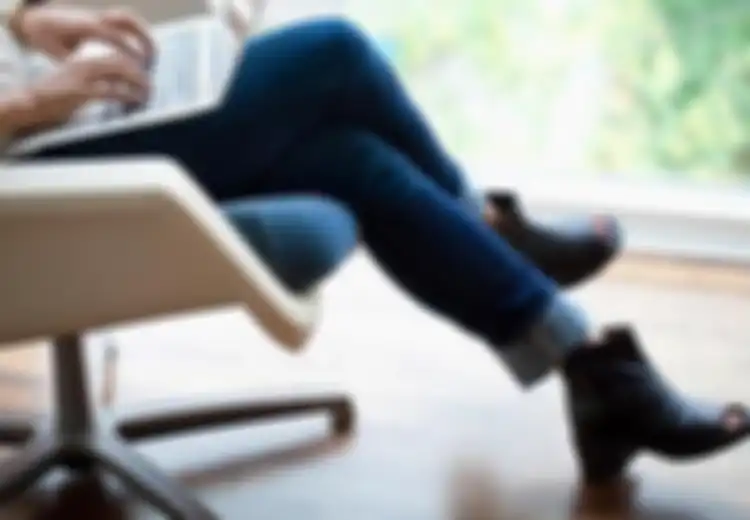 Ini 6 Mitos Seputar Varises, Benarkah Menyilangkan Kaki Sebabkan Varises?