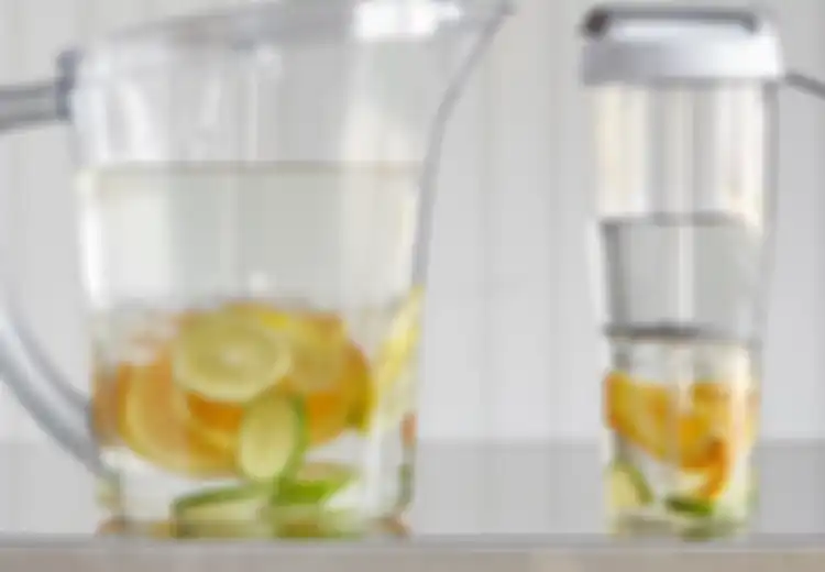 Infused Water Memang Menyehatkan, Tapi Bisa Merusak Gigi Anda Lho!