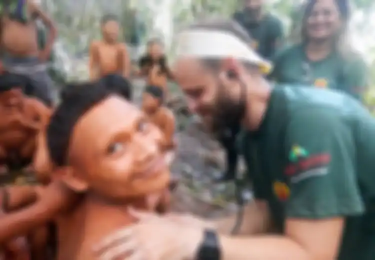 Momen Emosional Ketika Suku Terisolasi Amazon Bertemu Saudaranya yang Disangka Telah Meninggal