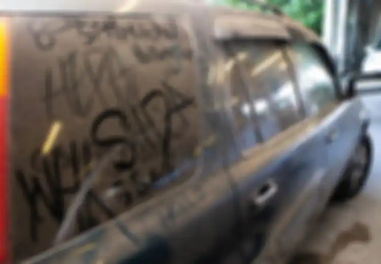 Di Luar Dugaan, Isi Mobil Misterius Ini Setelah Setahun Ditinggalkan di Parkiran Rumah Sakit, Apa Ya?