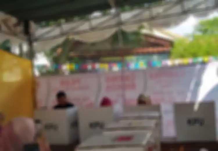 Nekat 'Selfie' di Bilik Suara TPS? Ini Ancaman Pidana yang Bisa Anda Terima