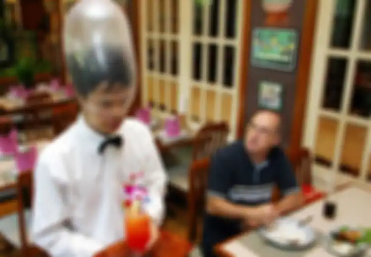 Dari Pelayan Menggunakan Kondom Hingga Makan di Sebelah Mayat Inilah 5 Restoran Paling Aneh di Dunia