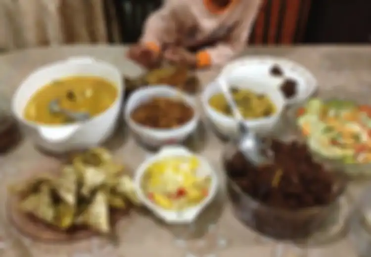 Tetap Makan Sehat di Saat Lebaran Tanpa Menolak Sajian Tuan Rumah