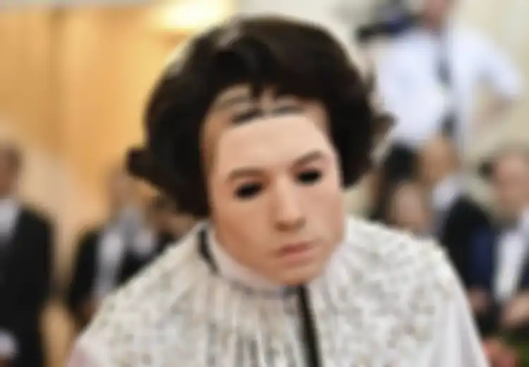 Tampilan Riasan dengan Banyak Ilusi Mata Seperti Ezra Miller di Met Gala 2019 dapat Merusak Otak, Ini Penjelasannya!