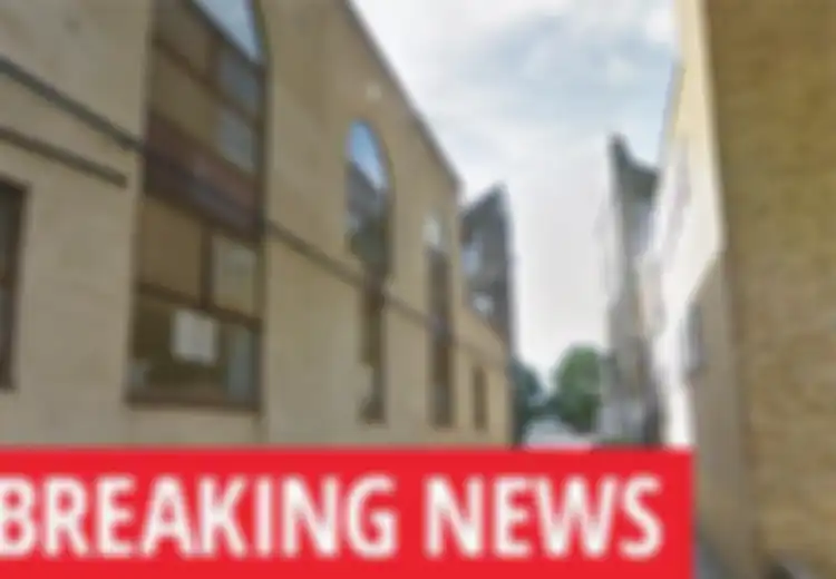 Terjadi Lagi, Seorang Pria Memasuki Masjid Saat Sholat Tarawih di London Timur dan Melepaskan Tembakan