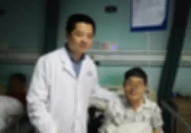 Akibat Mabuk Berat, Pria Ini Memuntahkan Tumor dari Tenggorokannya, Namun Malah Menelannya Lagi