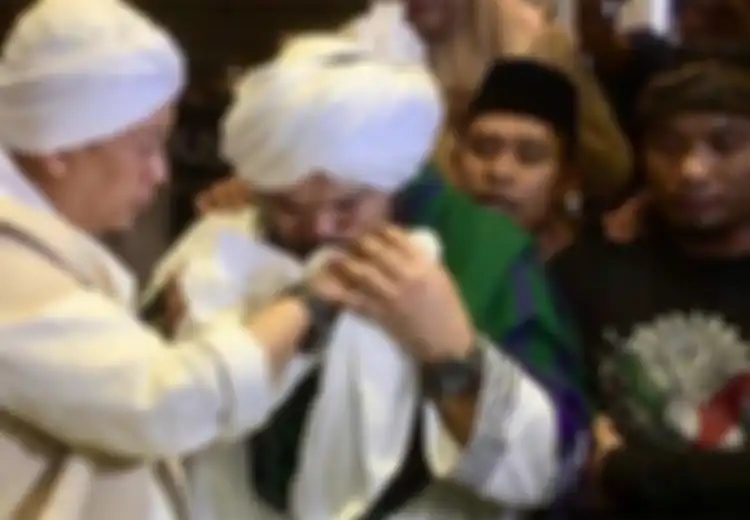 Sehelai Rambut Peninggalan Nabi Muhammad Dijaga 100 Pasukan Khusus dan Dikawal 7 Pesawat Tempur