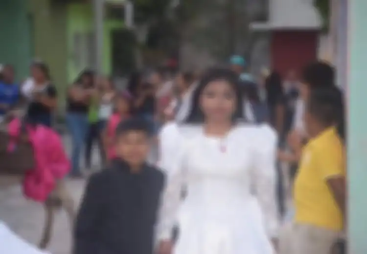 Sempat Beredar Foto Seorang Bocah Disangka Nikahi Wanita Dewasa, Inilah Kenyataan Sebenarnya di Balik Pernikahan Tersebut