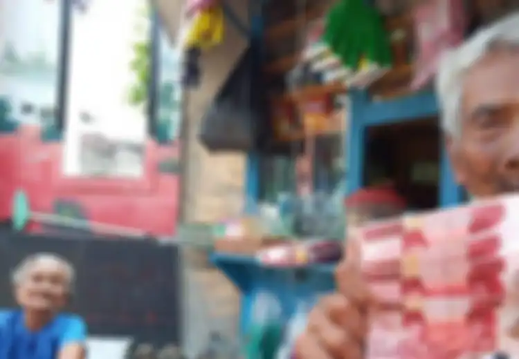 Senyum Pasangan Lanjut Usia Ini pun Sirna Ketika Uang Rp400 Ribu dari Jualan Rokok Ternyata Uang Palsu