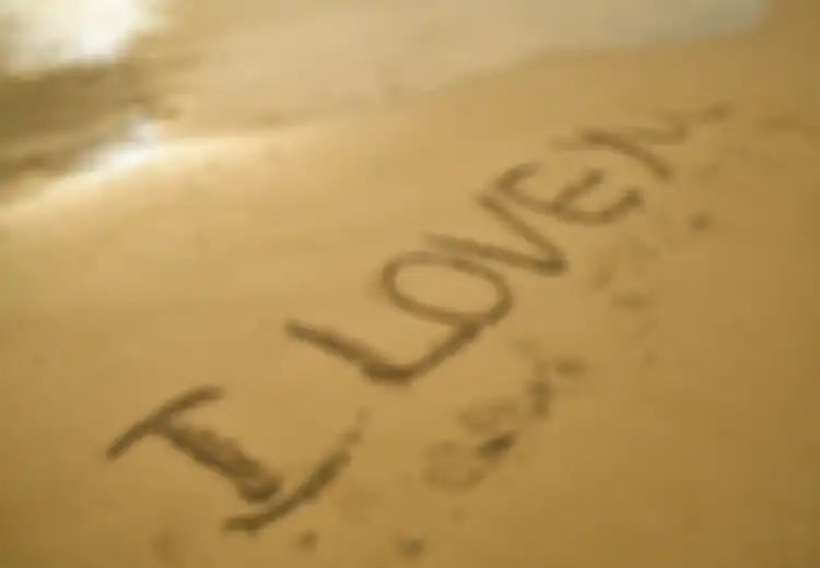 Hobi Bikin Tulisan di Pasir Pantai, Jangan Harap Bisa Melakukannya di Jepang, Bisa Kena Denda Jutaan Rupiah!