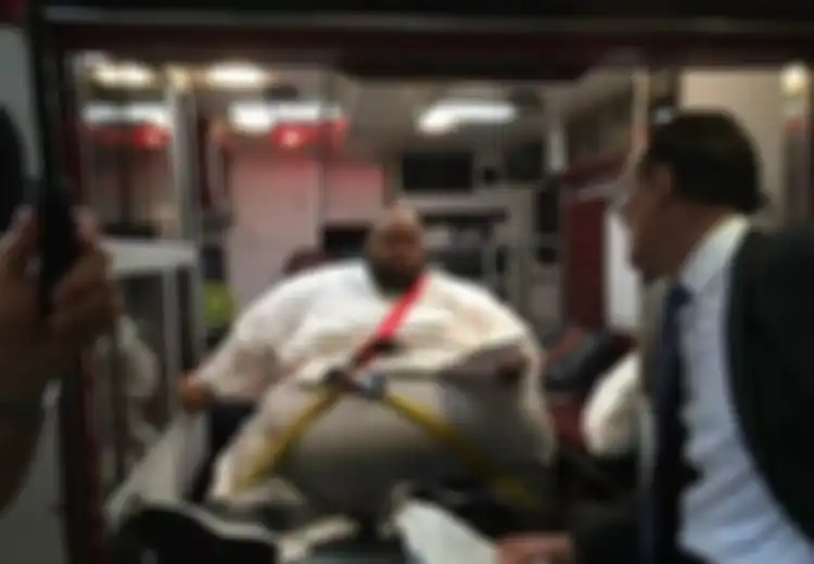 Berberat Badan 272 Kg dan Kondisi Kesehatan Buruk, Pengedar Narkoba Ini Disidang di Dalam Mobil Ambulans