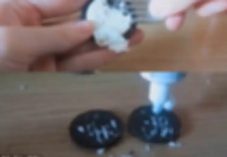 Memberi Pria Tunawisma Oreo Berisi Pasta Gigi, Youtuber Ini Malah Bilang 'Membantunya Membersihkan Gigi Karena Dia Miskin'