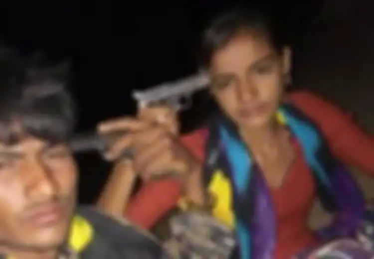 Alasan Pasangan Kekasih Ini Melakukan 'Perjanjian Bunuh Diri', Selfie Dengan Mengacungkan Pistol Ke Kepalanya