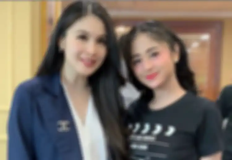 Sandra Dewi Sebut Dirinya Bengkak: Kenapa Self Deprecating Dilakukan?