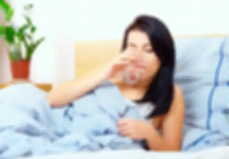 Benarkah Kita akan Menelan Bakteri Jika Minum Air Putih Tanpa Gosok Gigi di Pagi Hari?