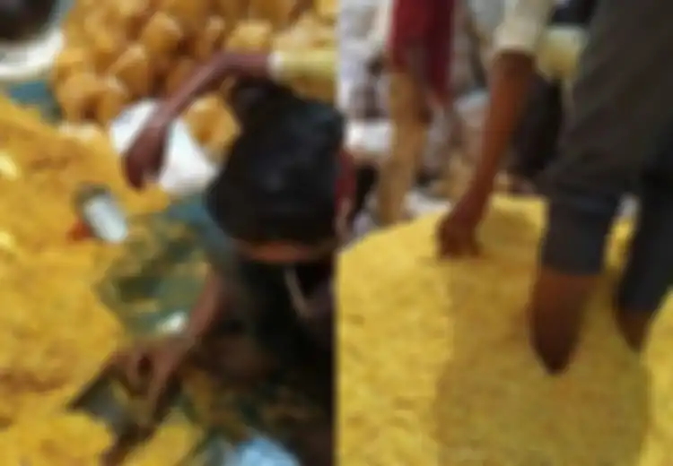 Sempat Viral Foto Menjijikkan Pekerja yang Injak Snack Kiloan Saat Dibungkus, Netizen Tebak Lokasi Pabrik Itu