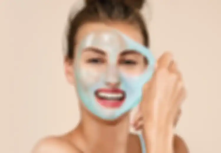 Yuk Gunakan 3 Bahan Rumahan Berikut Ini untuk Buat Masker 'Peel Off' Alami, Dijamin Efektif!