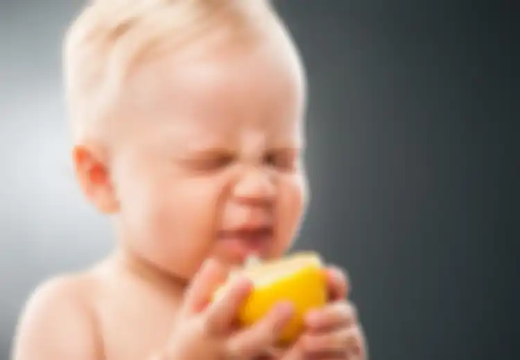 Pernah Ngaca Saat Makan Lemon? Inilah Alasan Kenapa Wajah Kita Mengernyit Saat Makan Asam