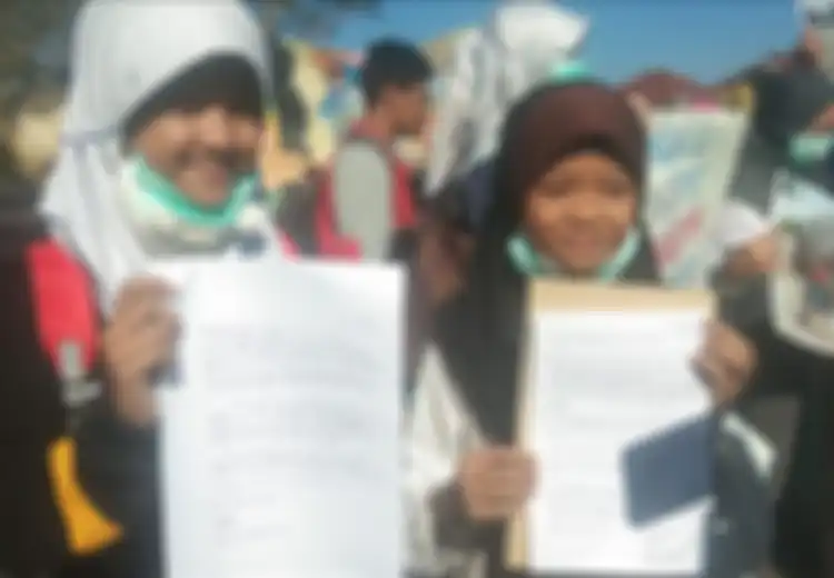 Surat untuk Donald Trump dari Anak-anak Surabaya: Jangan Kirim Sampah ke Indonesia