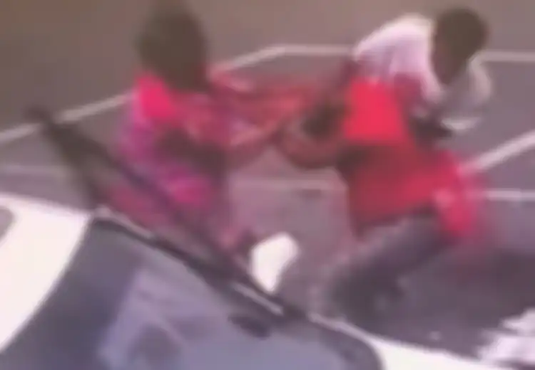 Ladeni Wanita Lain untuk Berkelahi, Seorang Ibu Jatuhkan Bayinya di Lantai Parkir hingga Tewas