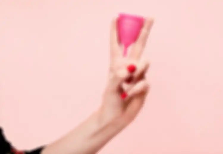Merasa Tak Nyaman Pakai Pembalut Saat Menstruasi? Mungkin Anda Bisa Beralih ke Menstrual Cup!