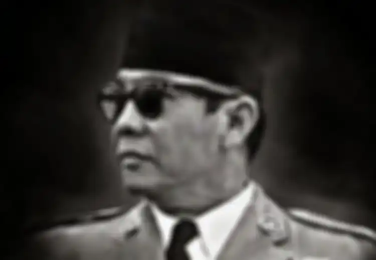 Kisah Saat Bung Karno Berucap 'Hei Wanita yang Pakai Kelom Geulis, Mari Duduk Dekat Saya,' Kontan Para Wanita Berlarian dan Berebut Kursi Mendekatinya