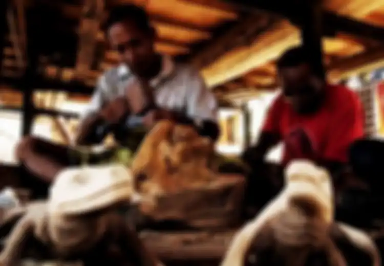 Kisah Suku Komodo, Suku Asli Pulau Komodo Tapi Dianggap Penduduk Liar dan Terancam Direlokasi